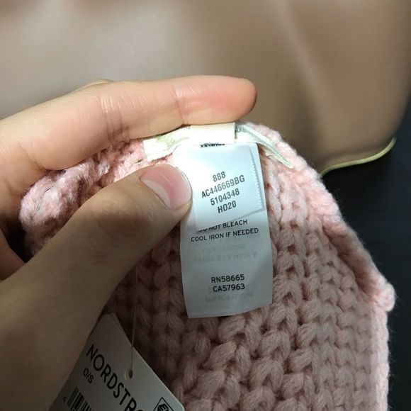 NEW Tucker + Tate women’s Pink cake metallic scarf - Picture 5 of 8